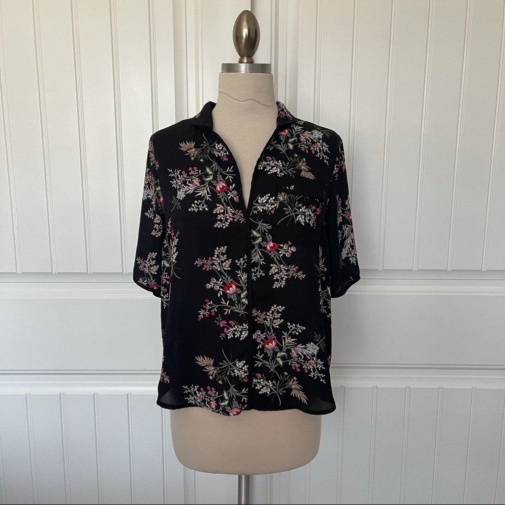 Francesca's Collections Black Floral Blouse